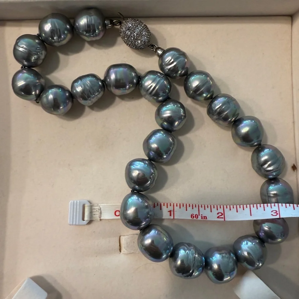 PEARLS! Gorgeous Black Baroque Pearls Necklace and Earrings by Majorca. - Picture 3 of 4